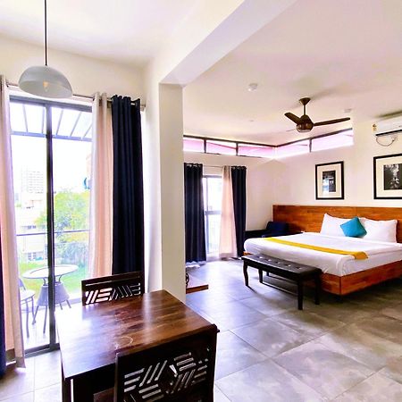 Aura Corporate Suites Бангалор Экстерьер фото