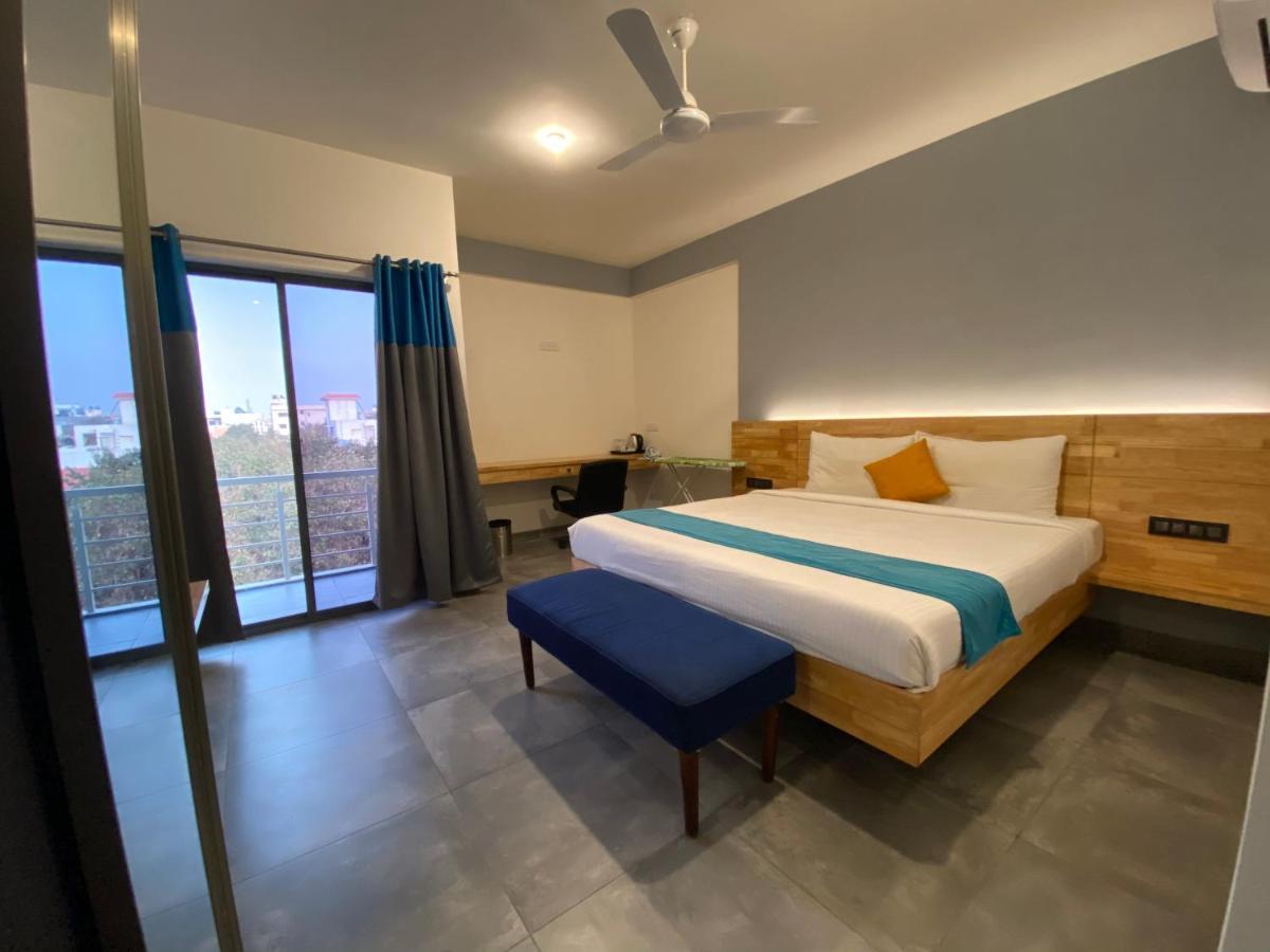 Aura Corporate Suites Бангалор Экстерьер фото