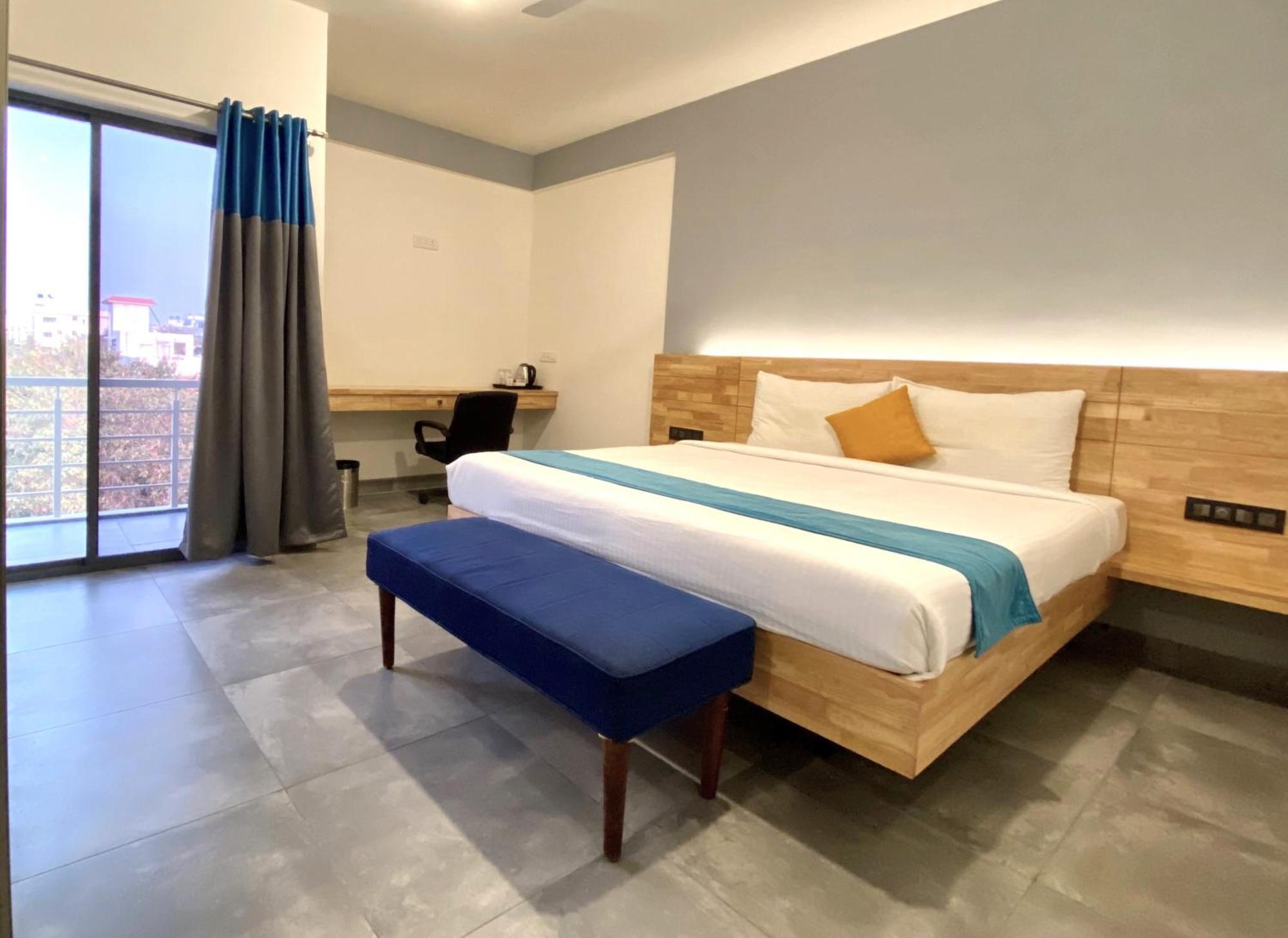 Aura Corporate Suites Бангалор Экстерьер фото